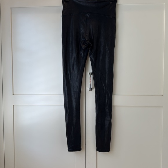 Black Spanx Shiny Leggings medium - Picture 7 of 7